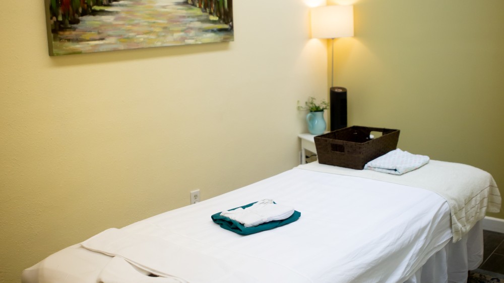 A+ Health Reflexology Center 건강발지압, 발지압, 마사지, Foot Massage